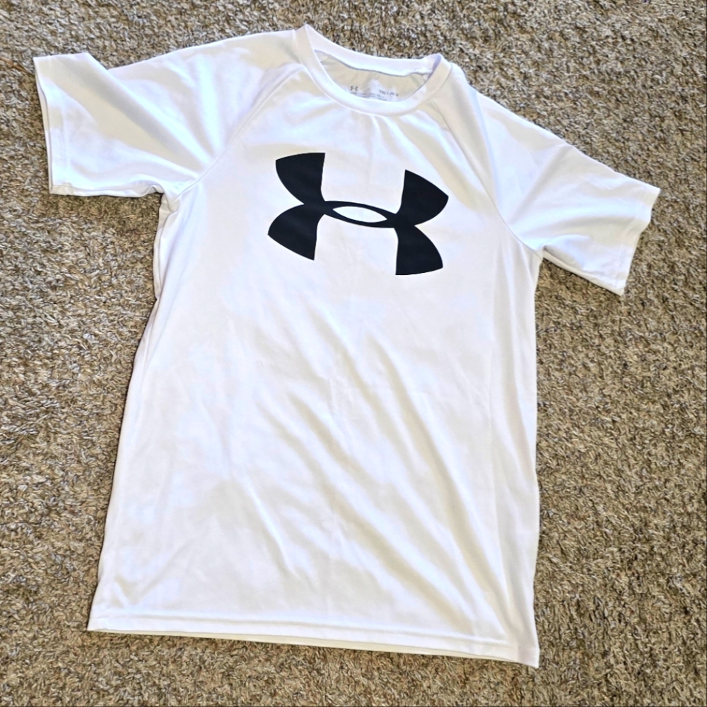 3/$20 Boy's Under Armour Heatgear T-shirt Medium